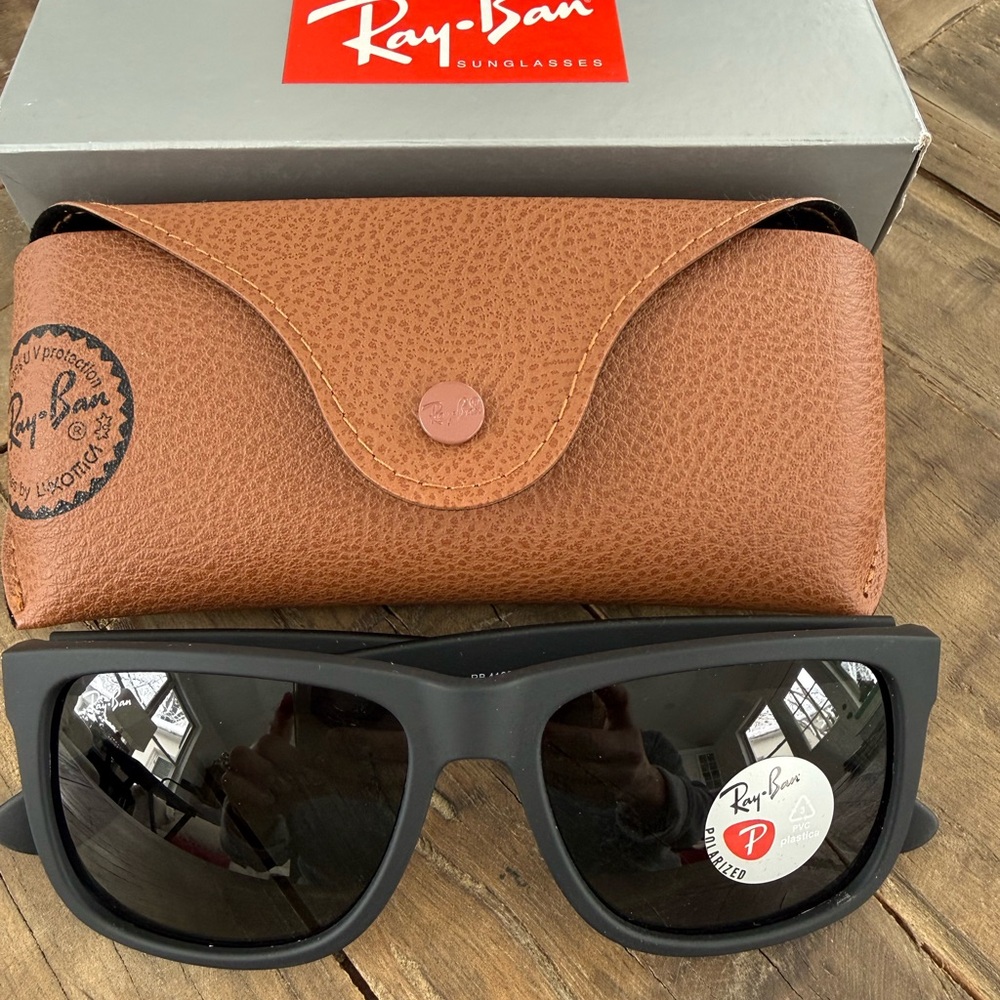 NWB Ray-Ban Justin Sunglasses - Picture 2 of 9